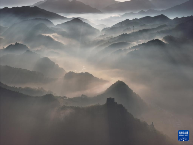 水墨長(cháng)城壯美畫卷